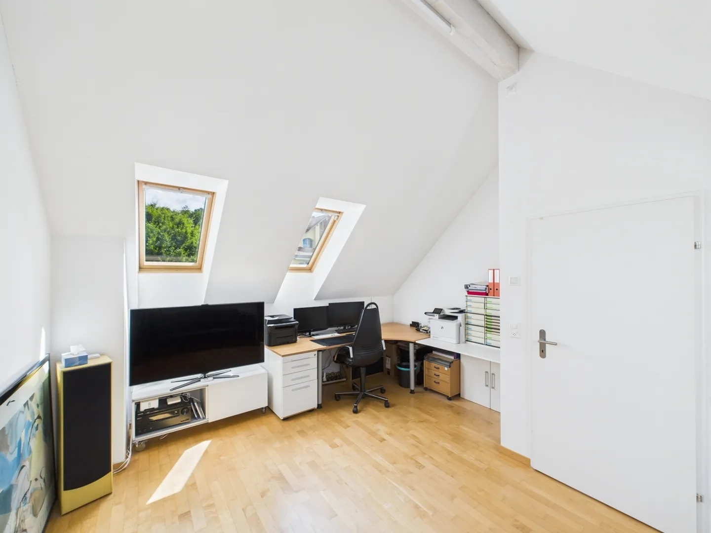 Ampio appartamento attico di 5,5 locali con accesso in ascensore, Nürensdorf - Foto 8 di 13