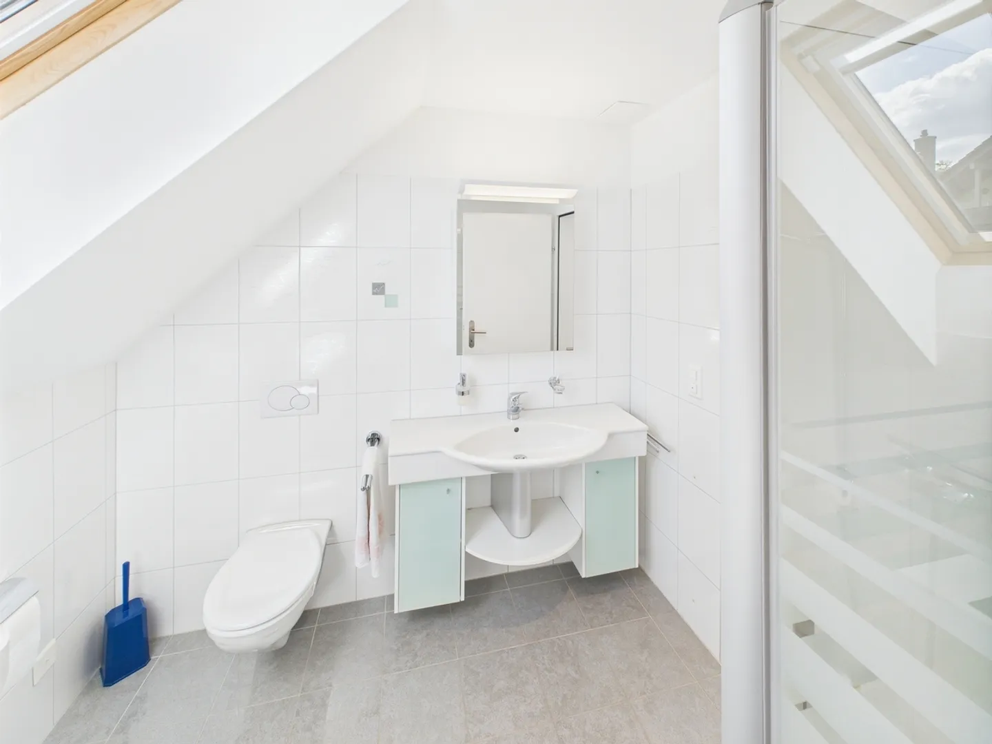 Ampio appartamento attico di 5,5 locali con accesso in ascensore, Nürensdorf - Foto 10 di 13