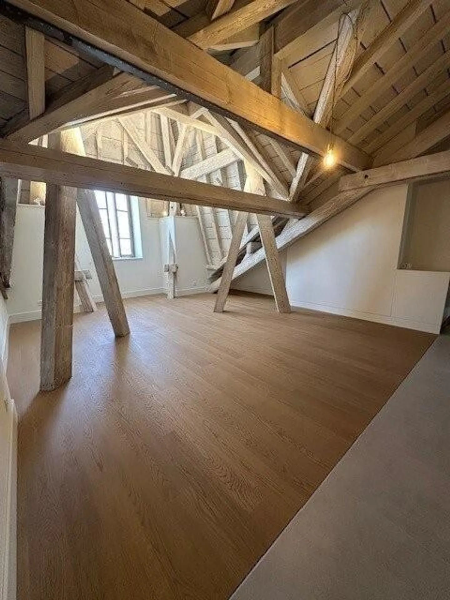 Be the first tenants of this unique 3.5-room apartment under the train station hall! - Photo 3 of 11