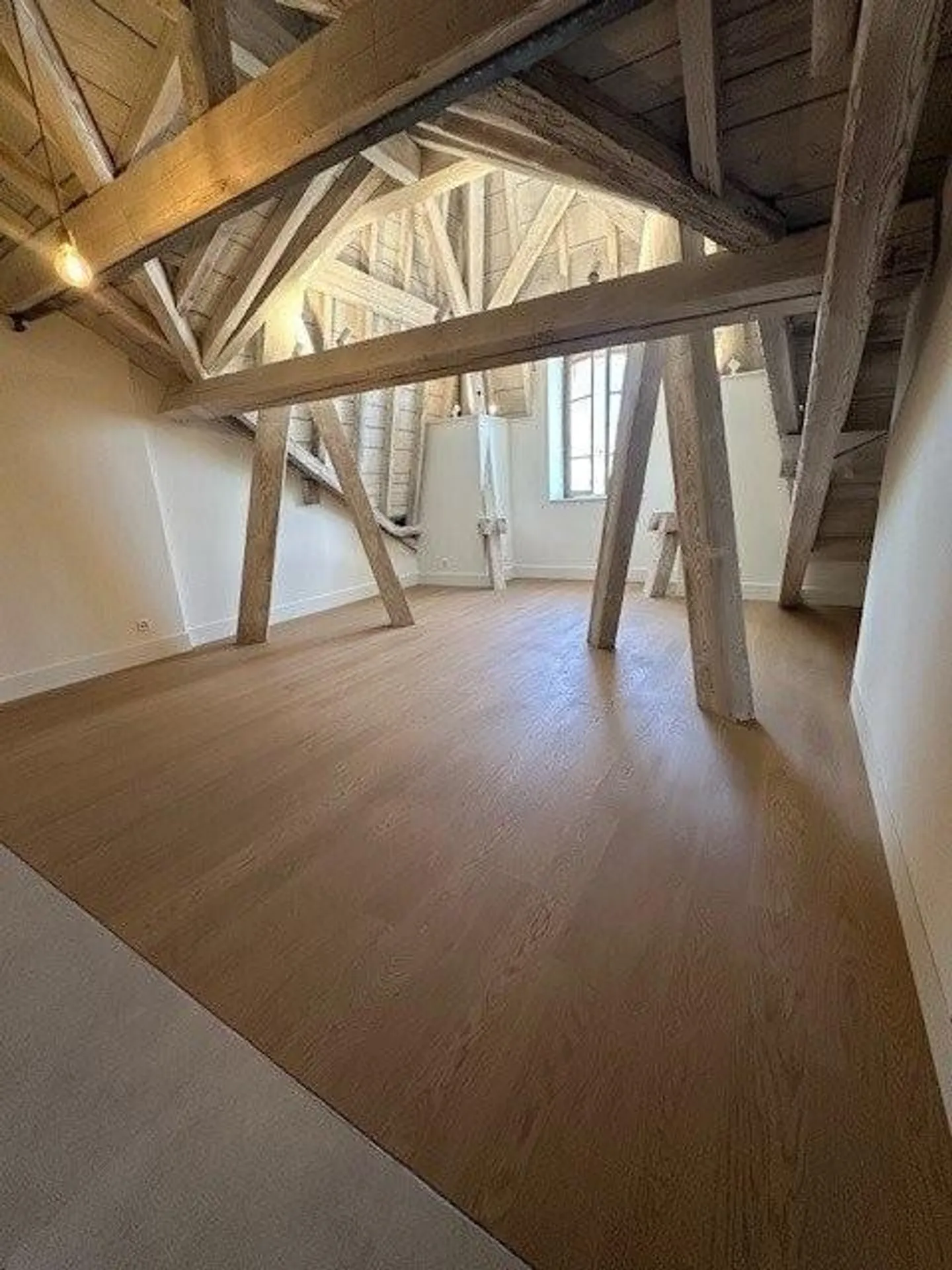 Be the first tenants of this unique 3.5-room apartment under the train station hall! - Photo 4 of 11