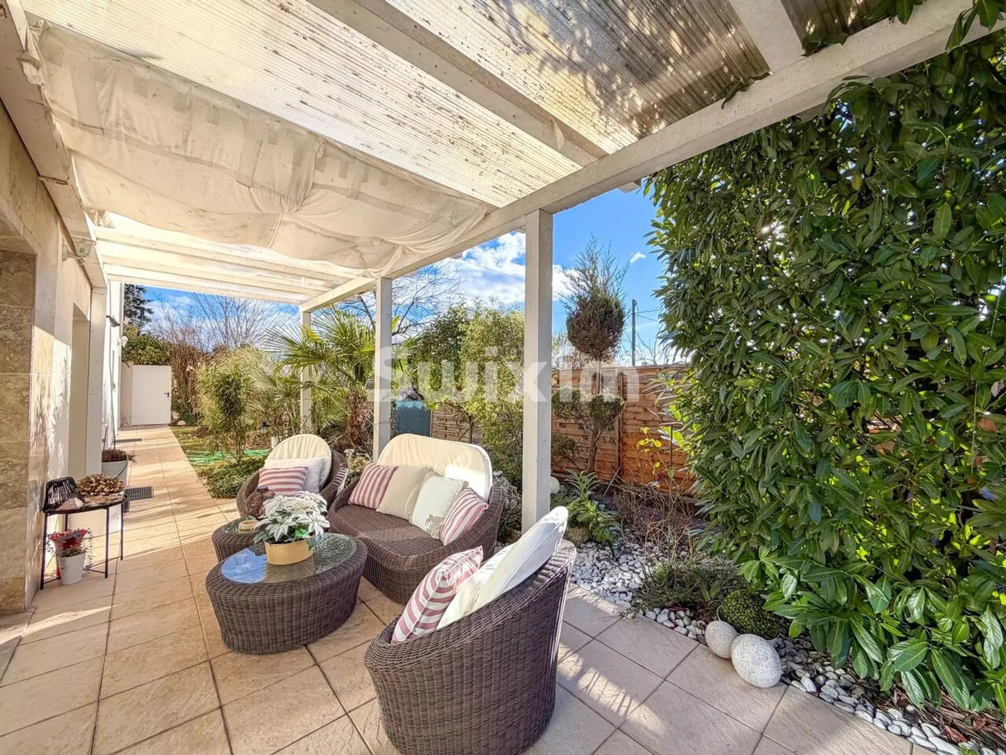 Charming Detached House with Pool - Photo 2 of 13