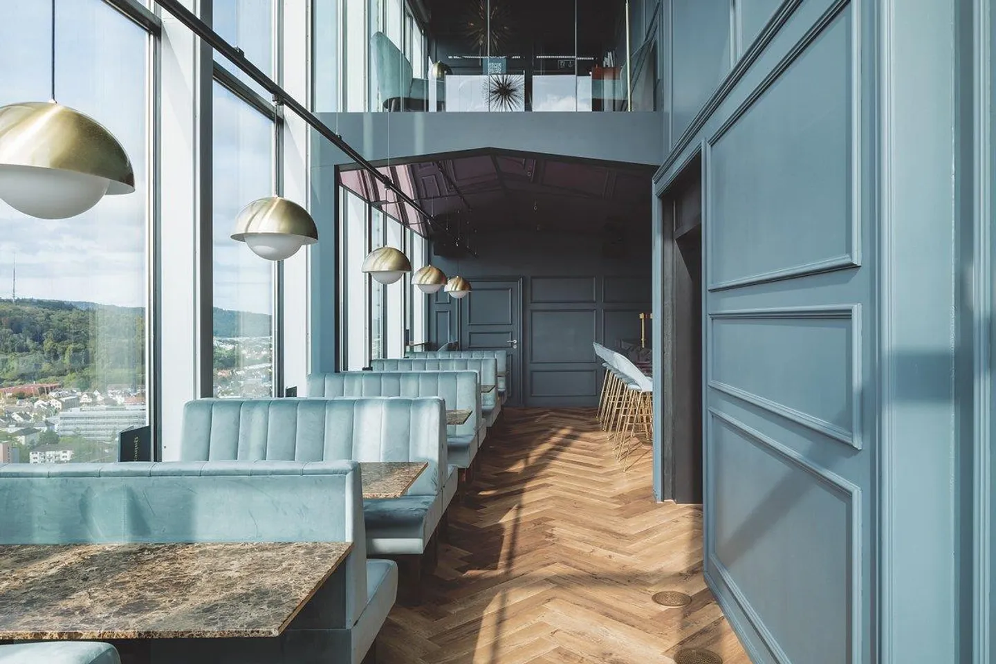 22e au 24e étage - Haut dans la tour rouge de Winterthur - Photo 3 sur 4