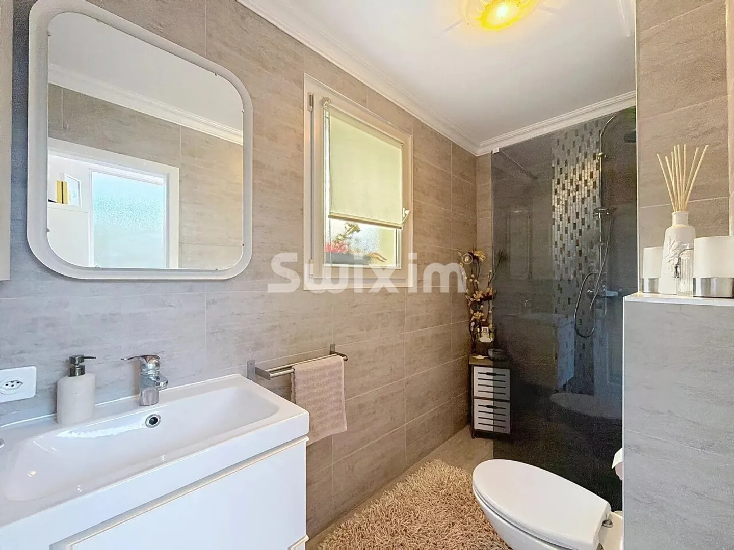 Charming Detached House with Pool - Photo 10 of 13