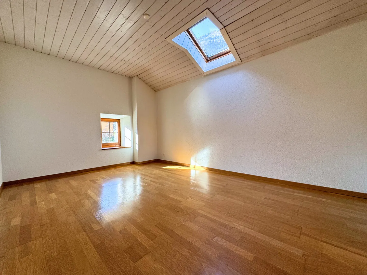 Charming House for Sale in St-Maurice - Photo 13 of 14