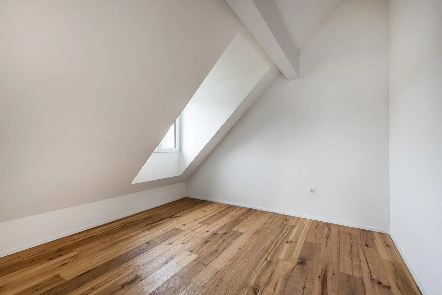 Bright 2.5-Room Attic Apartment - Photo 2 of 5