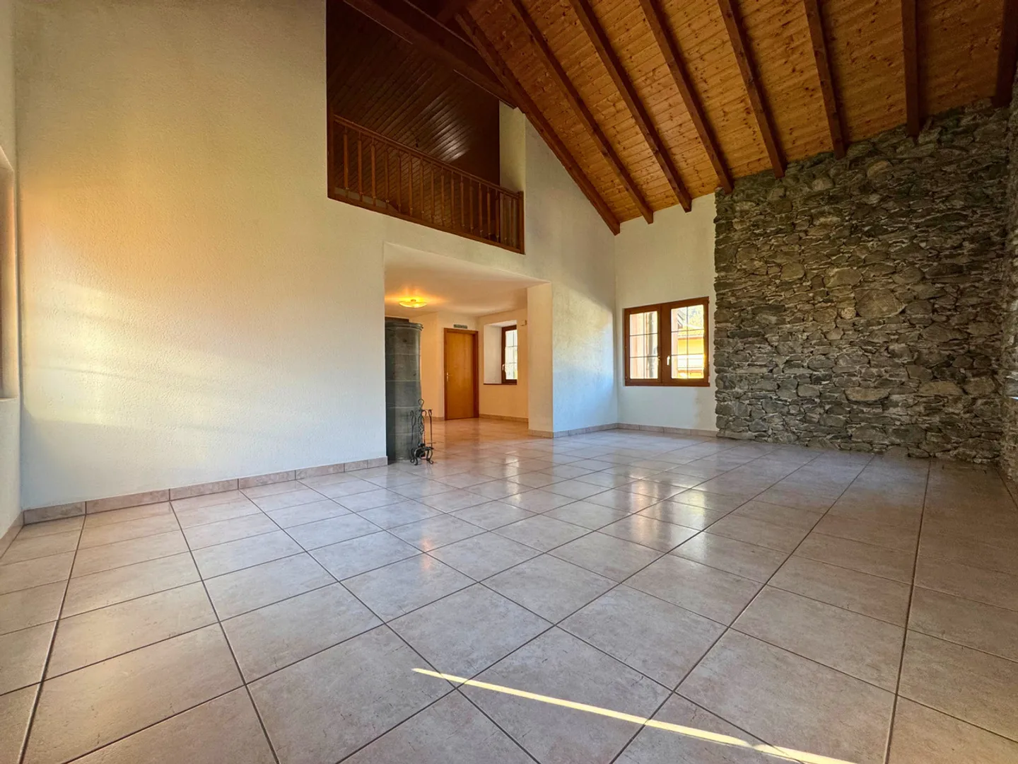 Charming House for Sale in St-Maurice - Photo 3 of 14