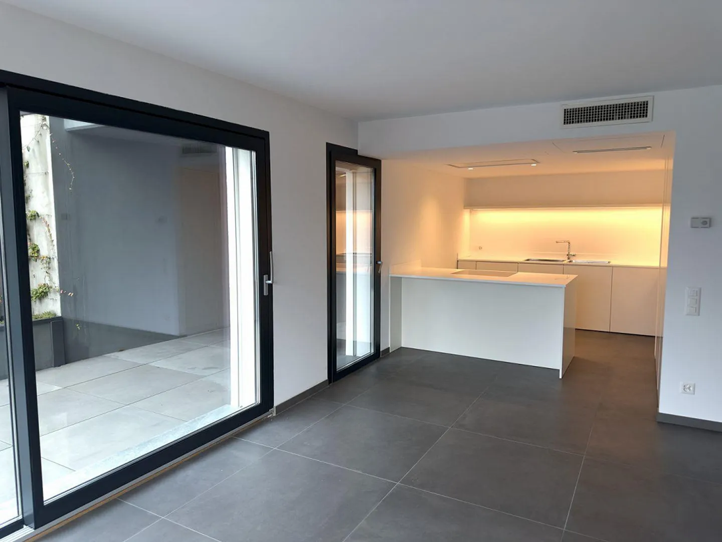 Appartement spacieux 1 chambre avec terrasse dans une nouvelle résidence suisse ... - Photo 3 sur 12