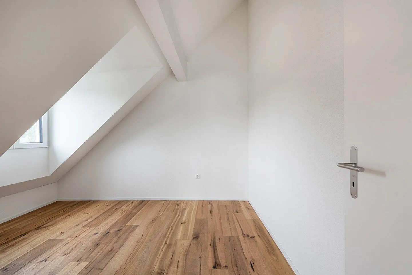 Bright 2.5-Room Attic Apartment - Photo 5 of 5