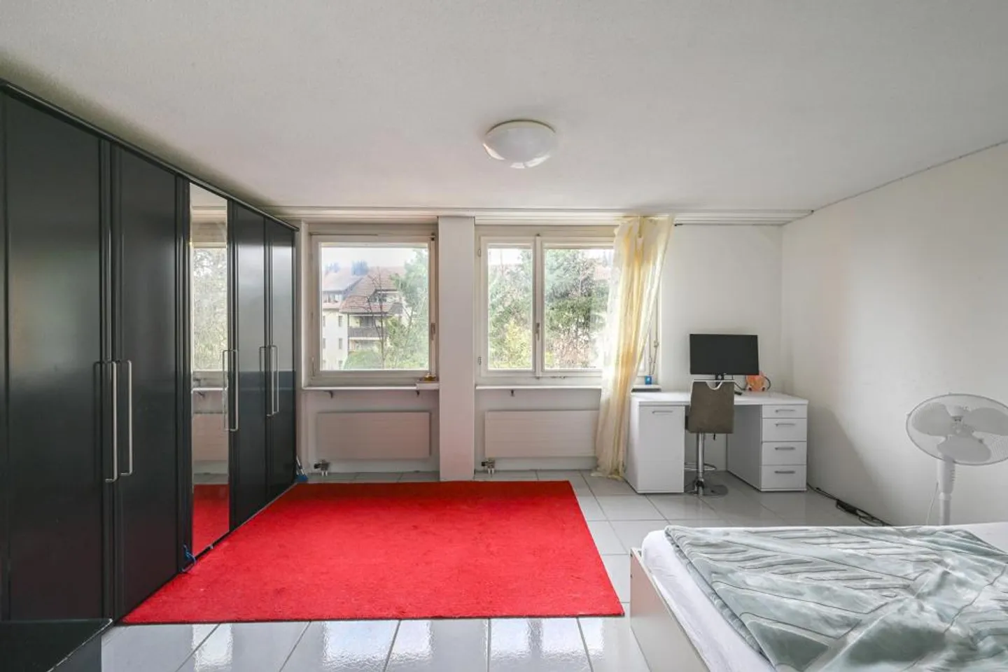 Grosszügiges Wohnen mit viel Licht, Kamin und Garten - Foto 5 von 7