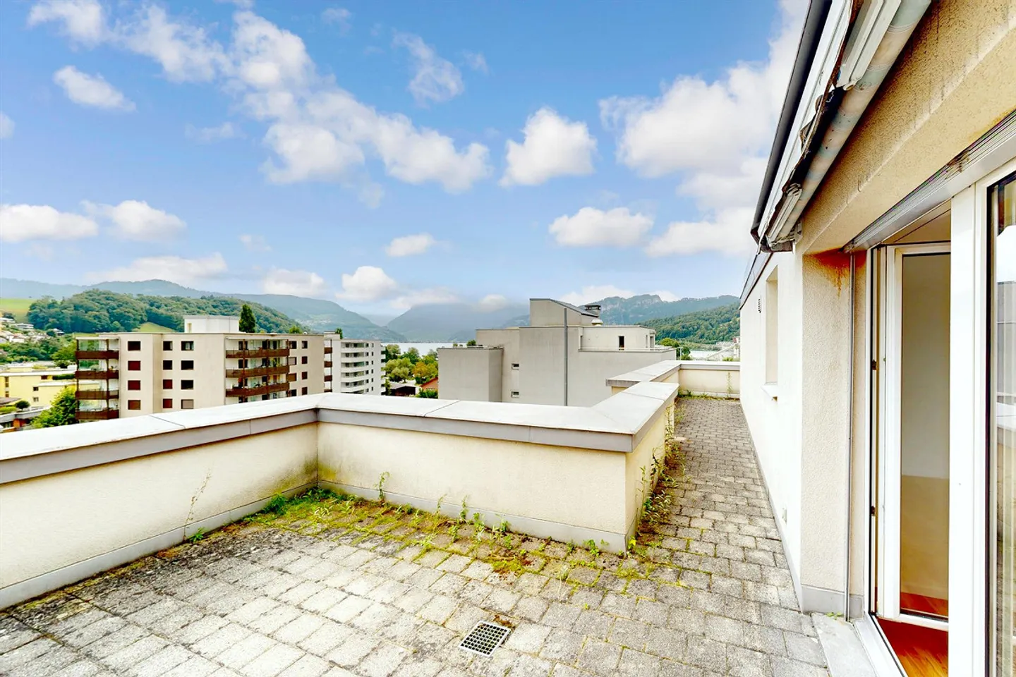 Dachwohnung mit grosser Terrasse und grossartiger Aussicht! - Photo 3 of 8