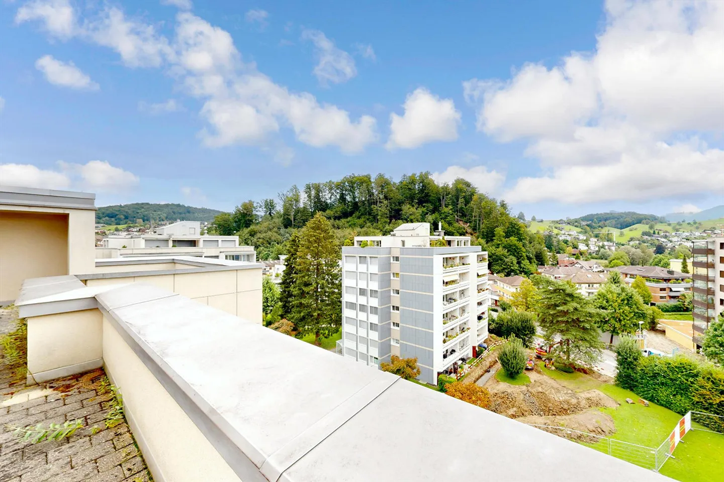 Dachwohnung mit grosser Terrasse und grossartiger Aussicht! - Photo 4 of 8