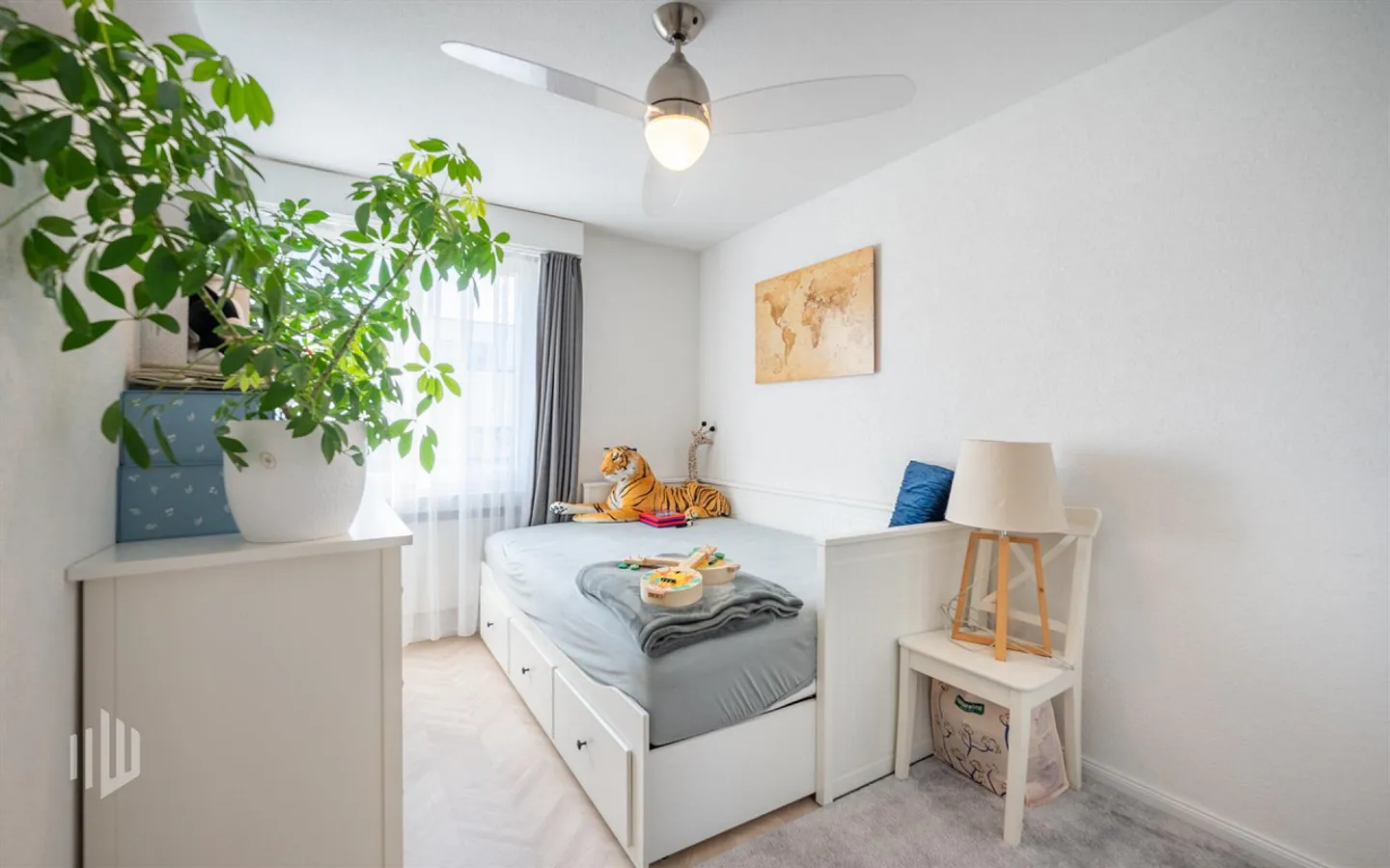 ImmoWyss - Appartement de 4,5 pièces bien entretenu avec balcon dans un quartier résidentiel calme - Photo 4 sur 13