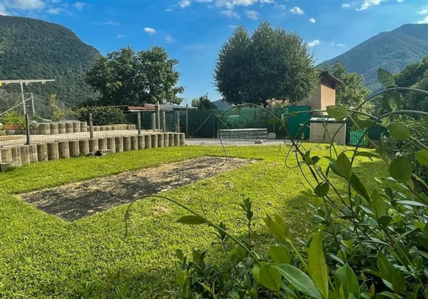 «Casa su 3 livelli con giardino» - Foto 1 di 20