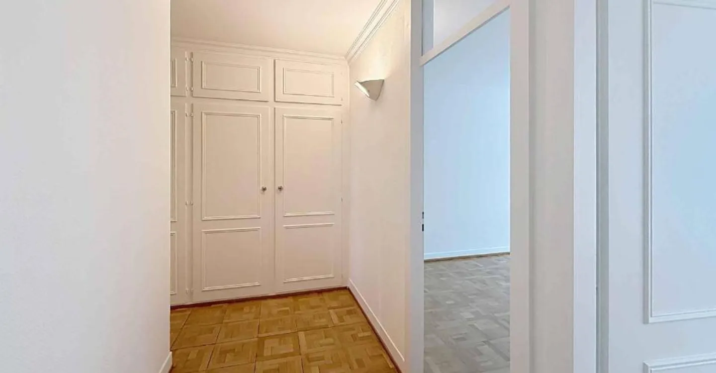 Beautiful renovated apartment in a quiet area, close to Parc Bertrand - Photo 3 of 7