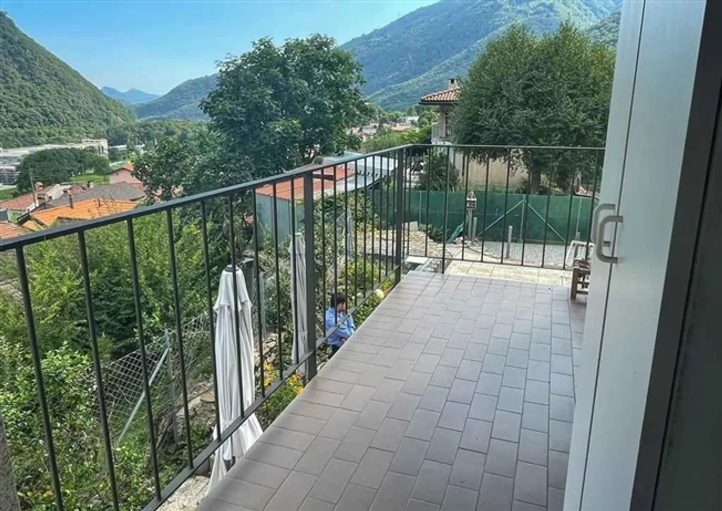 «Casa su 3 livelli con giardino» - Foto 5 di 20