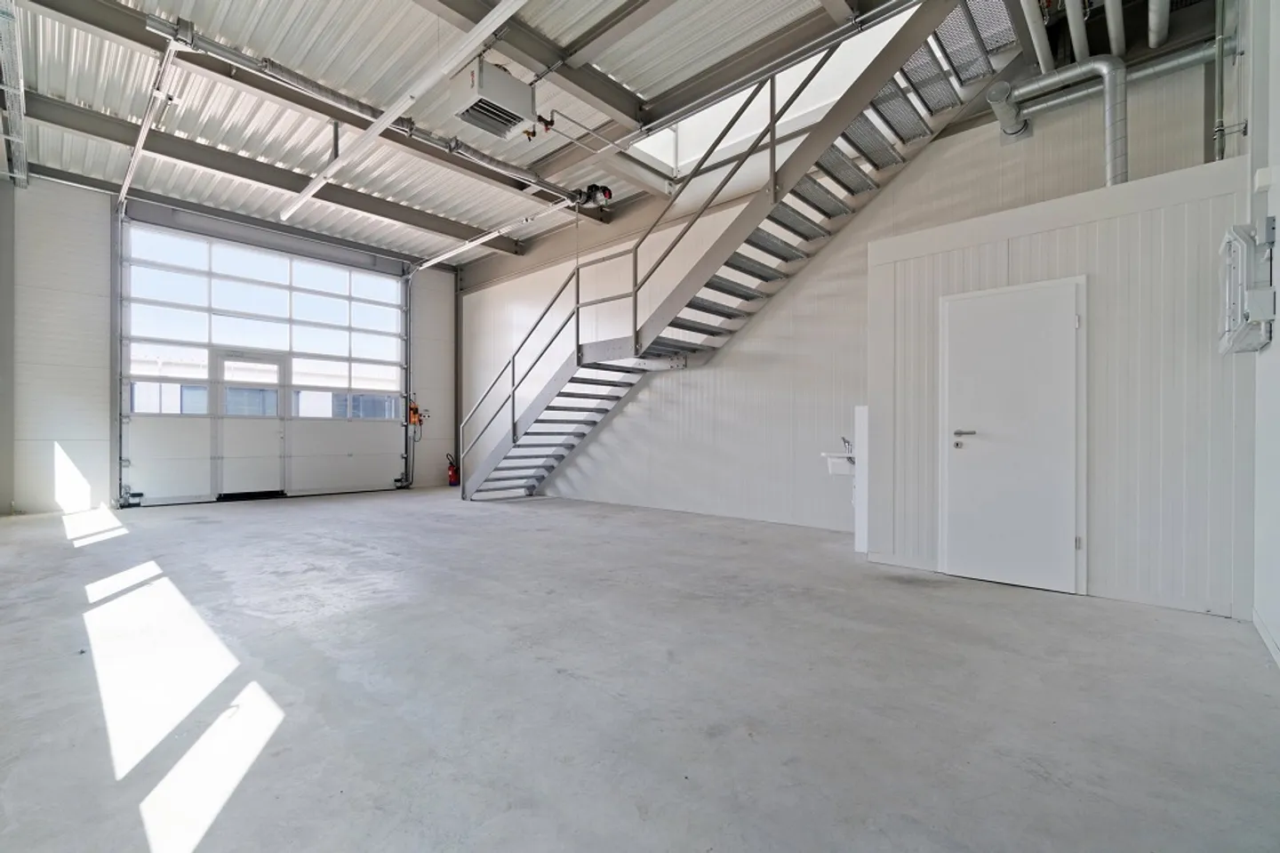 Commerce 2 pièces - Photo 2 of 18