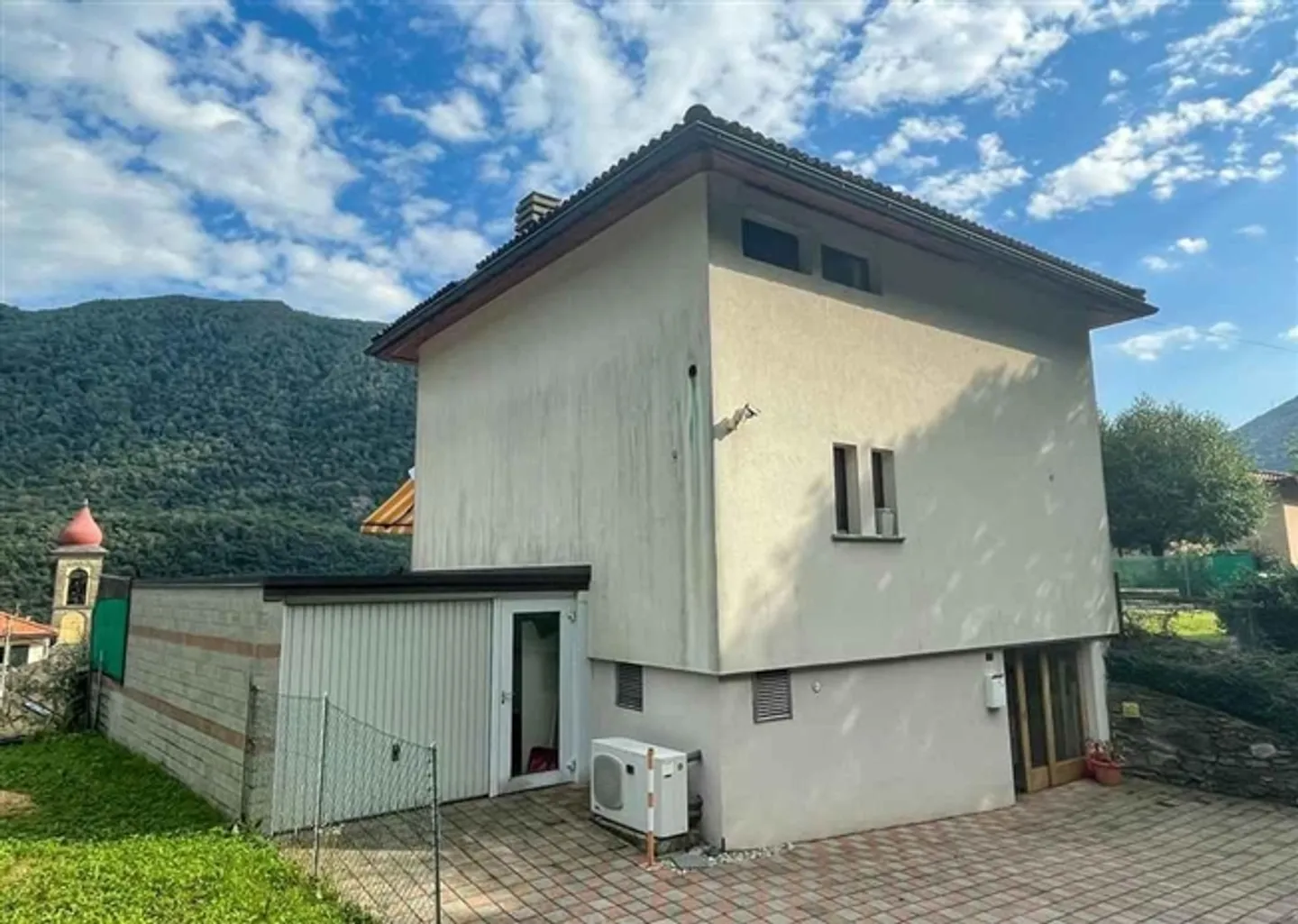 «Casa su 3 livelli con giardino» - Foto 18 di 20