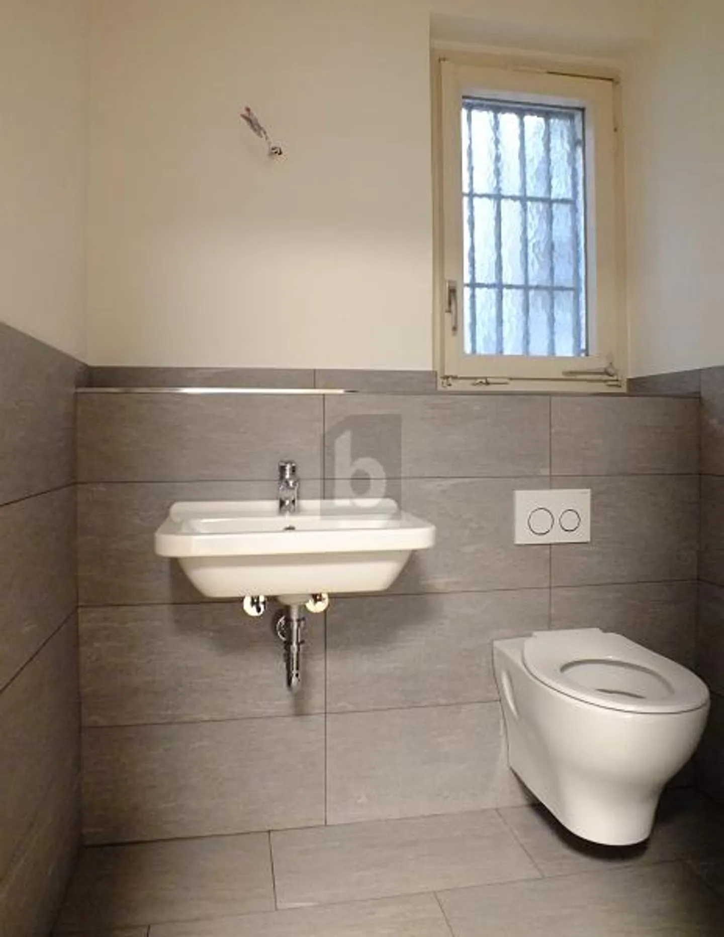 Versatile Commercial Space in Erstfeld - Photo 5 of 6