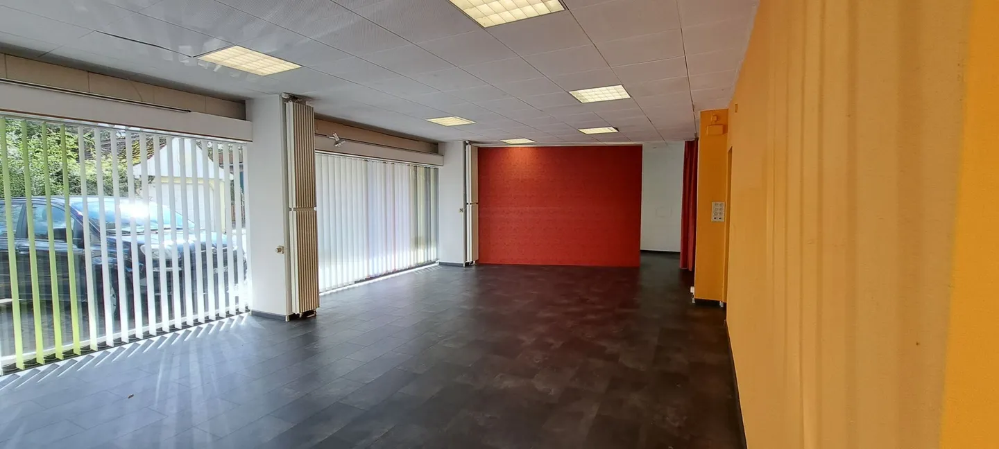 Bienne, spazio commerciale al piano terra in centro città - Foto 1 di 6