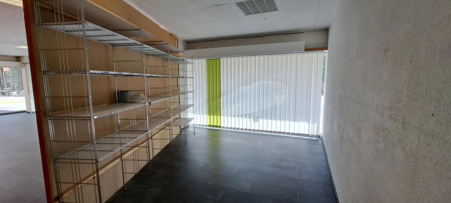 Bienne, spazio commerciale al piano terra in centro città - Foto 2 di 6