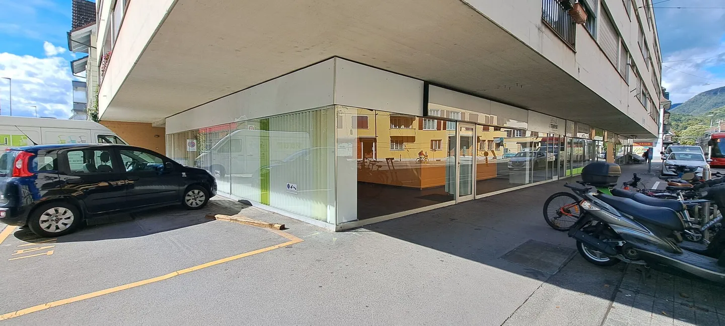 Bienne, spazio commerciale al piano terra in centro città - Foto 5 di 6