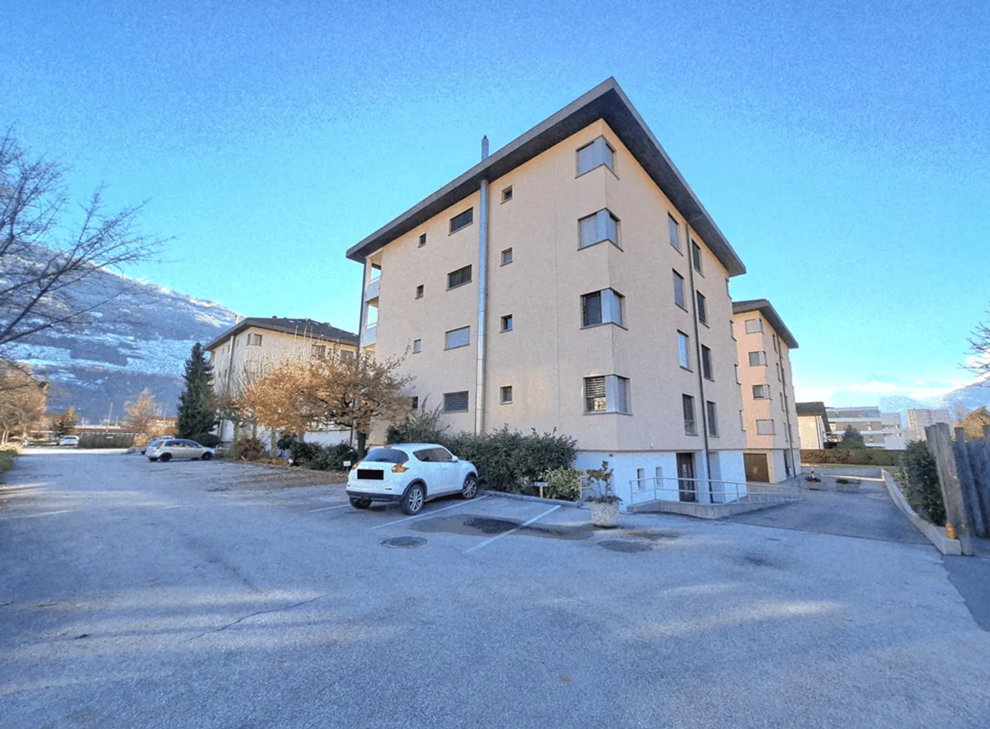 SION | Place de parc extérieure - Photo 1 of 2