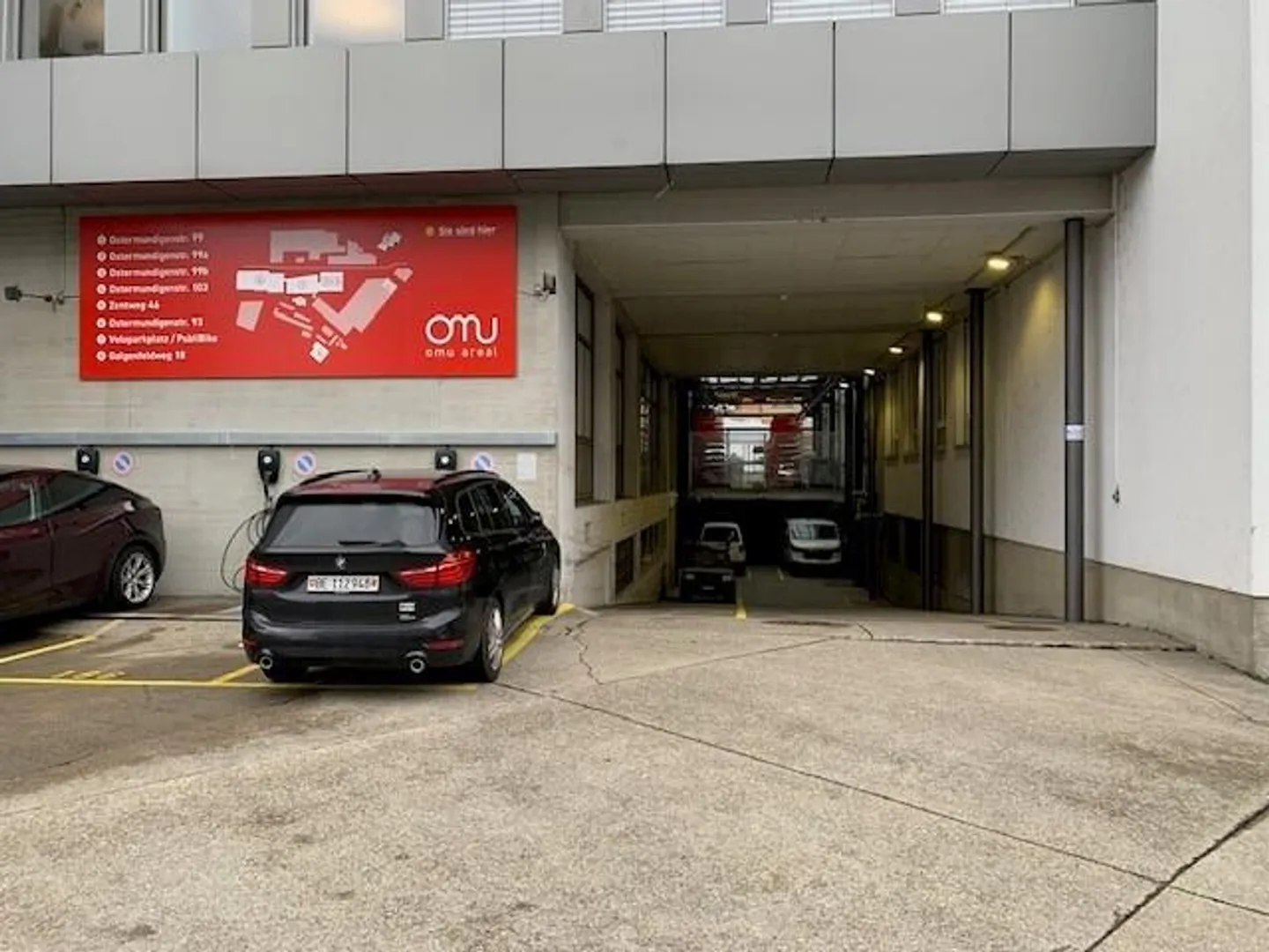 Spazio di stoccaggio pratico in una buona posizione a Berna, 95 m2 - Foto 2 di 3