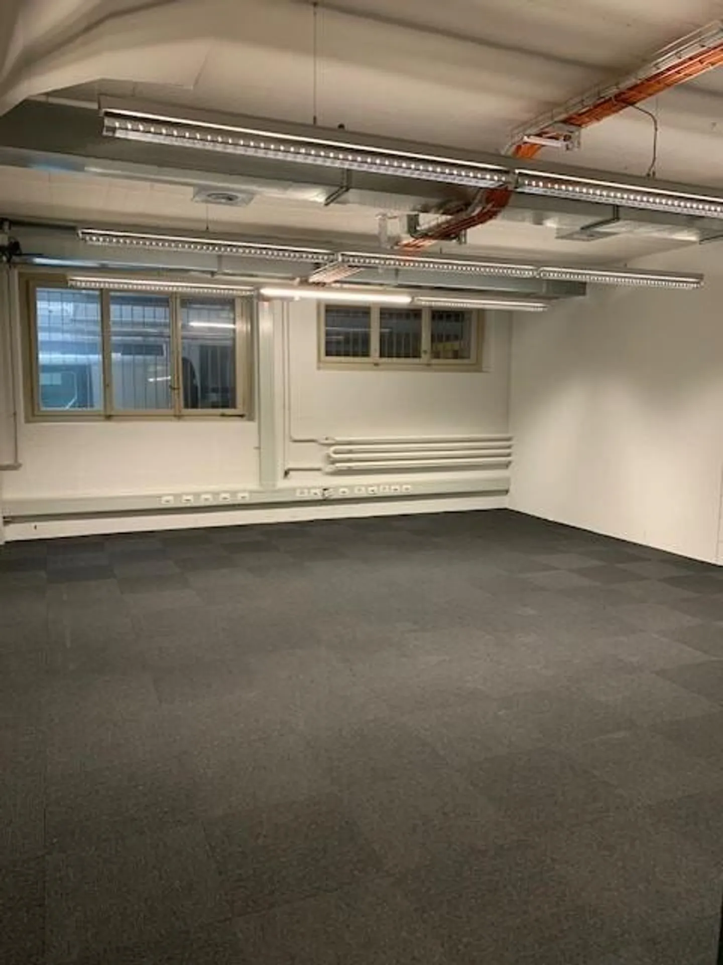 Spazio di stoccaggio pratico in una buona posizione a Berna, 95 m2 - Foto 3 di 3