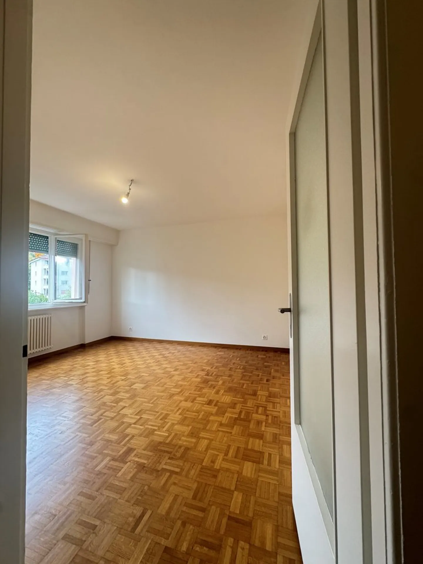 Charming 2-Room Apartment - Photo 3 of 6