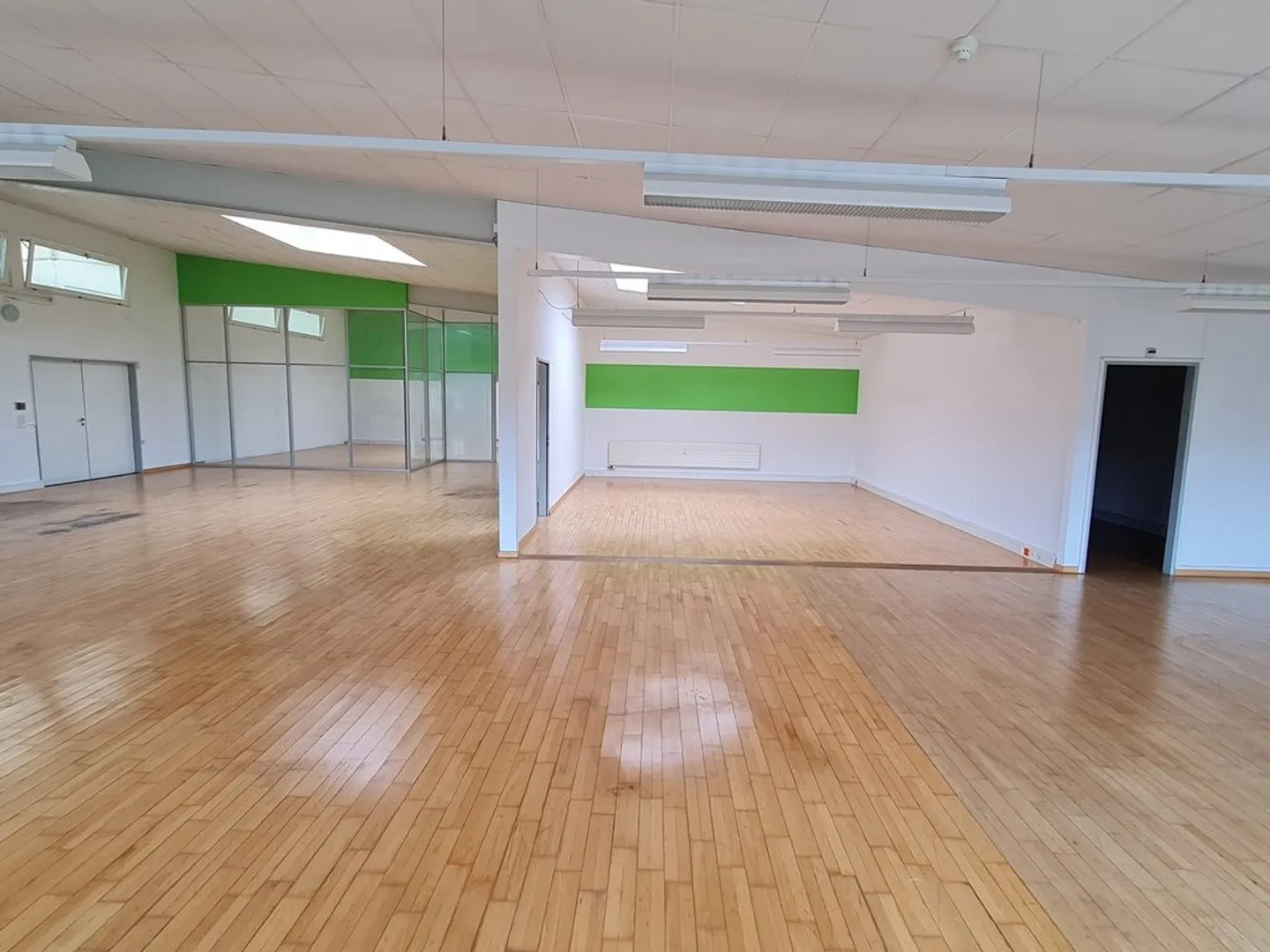 Office space for rent - Photo 2 of 3