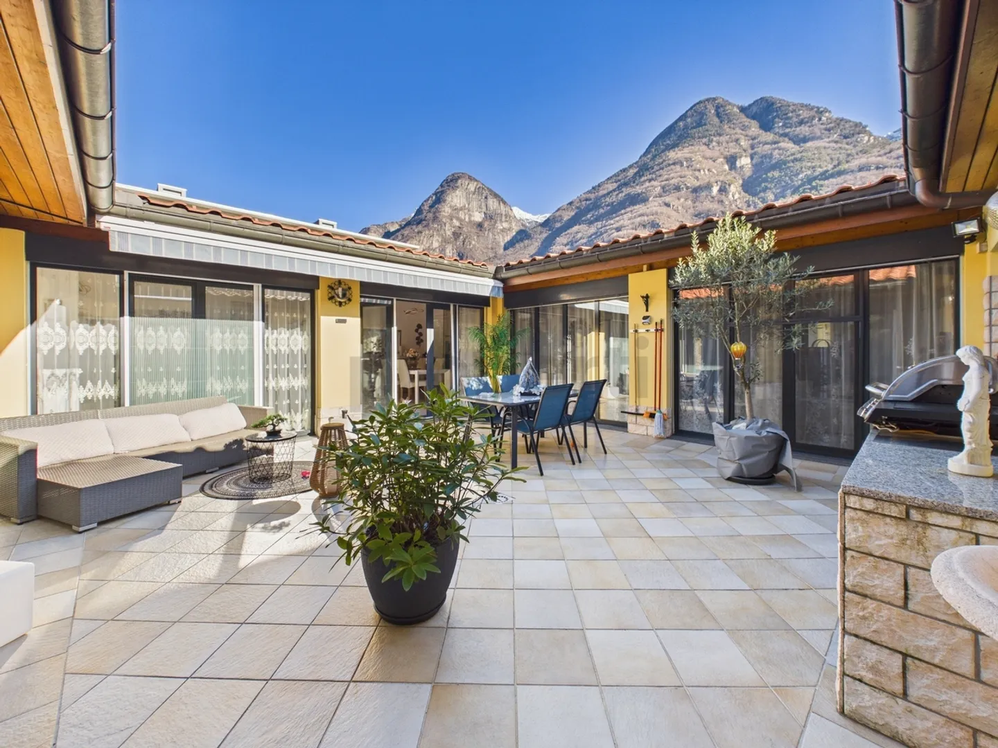 Maison individuelle élégante de 5,5 pièces avec patio à Lodrino - Riviera - Photo 1 sur 13