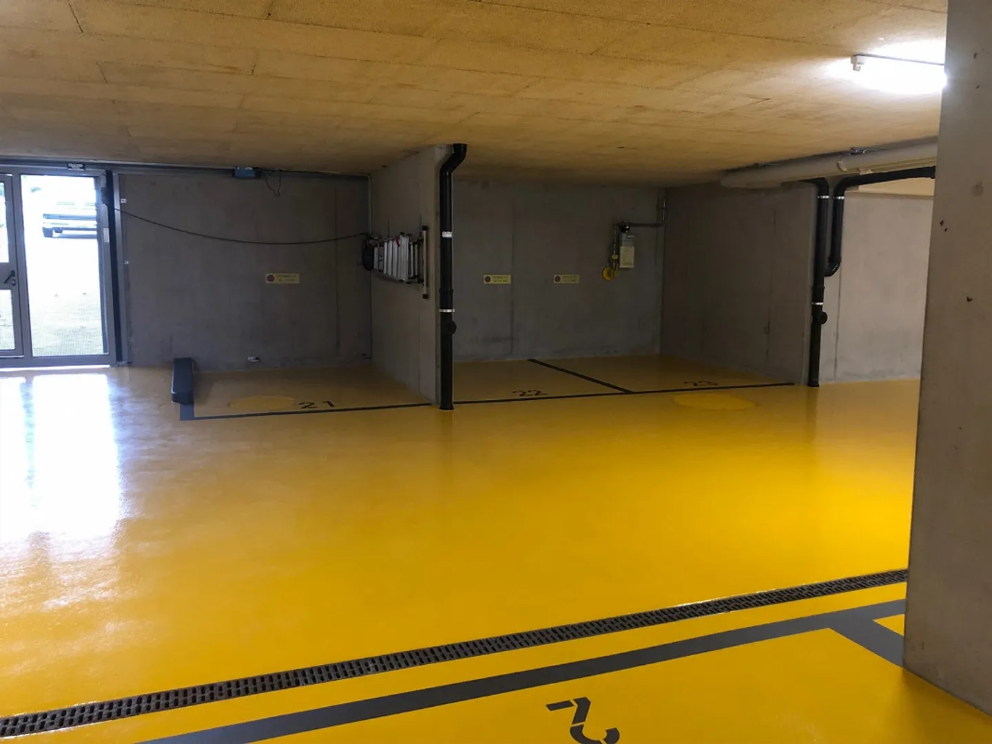 Posto auto per auto compatta in posizione centrale a Laufen - kw22 - Foto 1 di 3