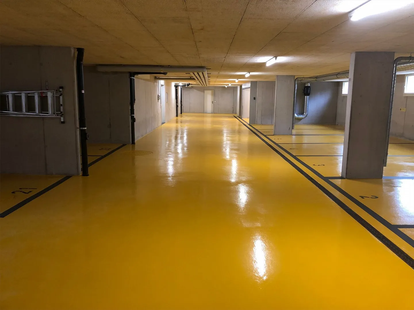 Posto auto per auto compatta in posizione centrale a Laufen - kw22 - Foto 2 di 3
