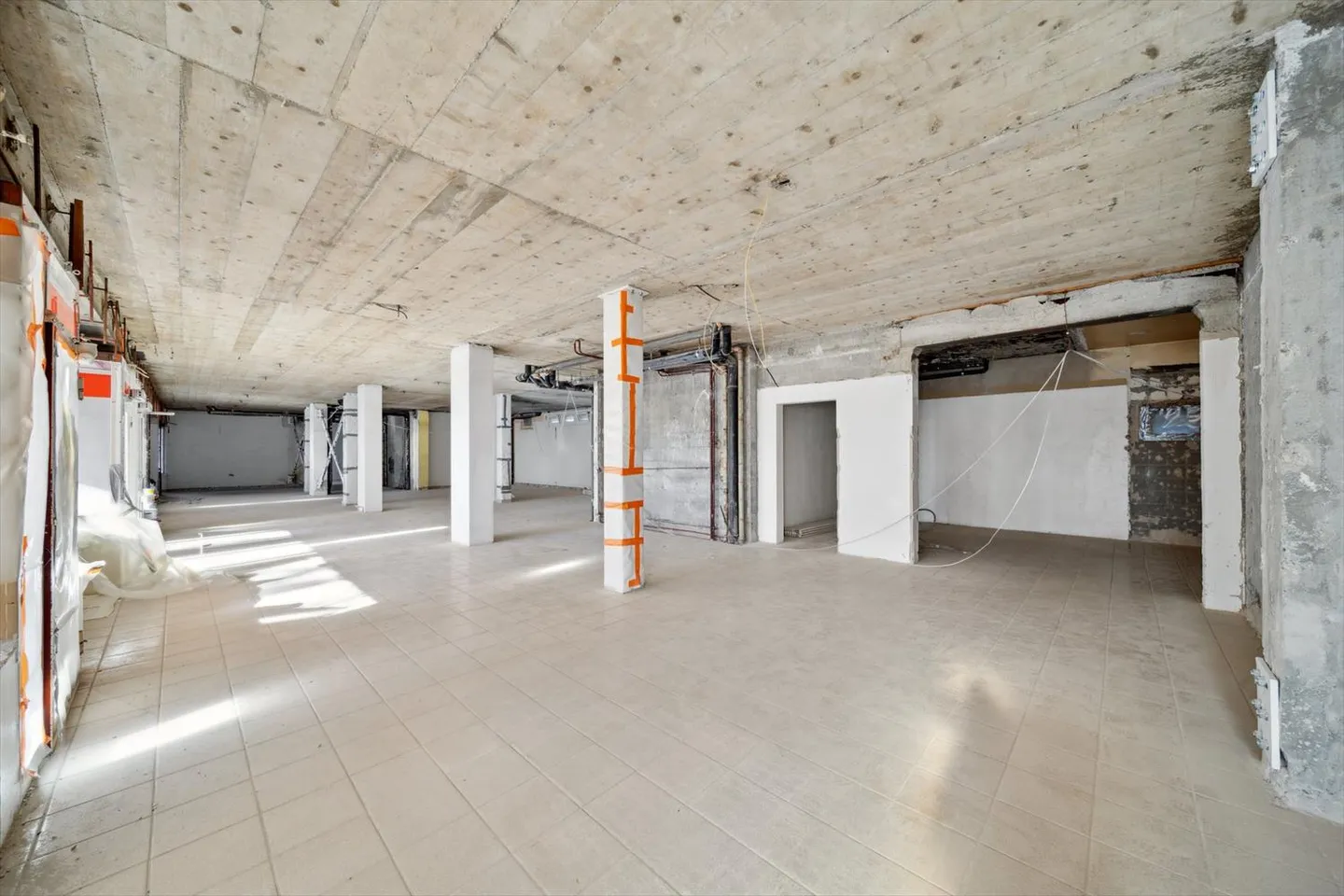 Bella superficie commerciale vicino al centro - Foto 3 di 5