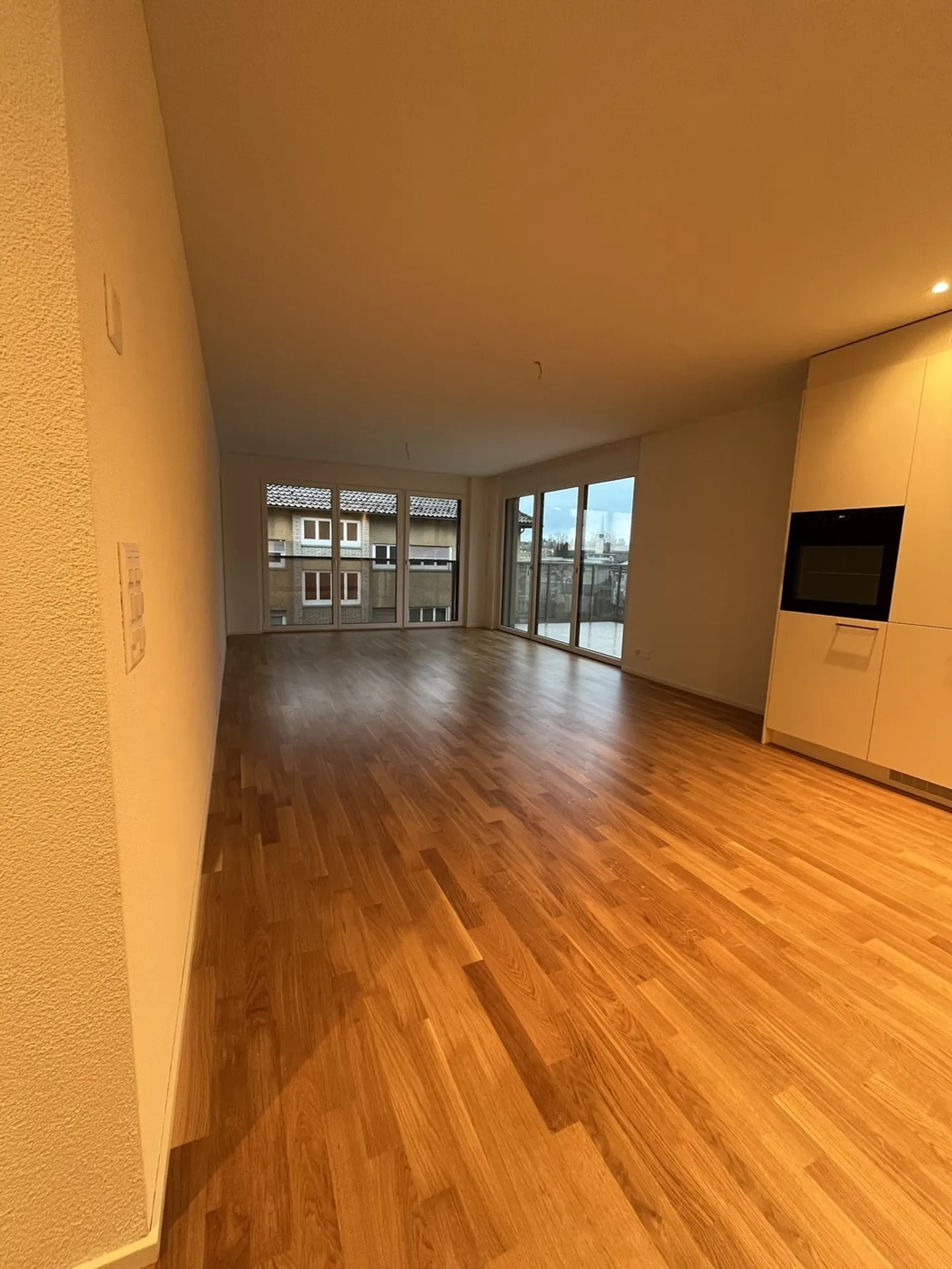Spacious apartment in Greenside - modern living in a quiet location - Photo 4 of 15