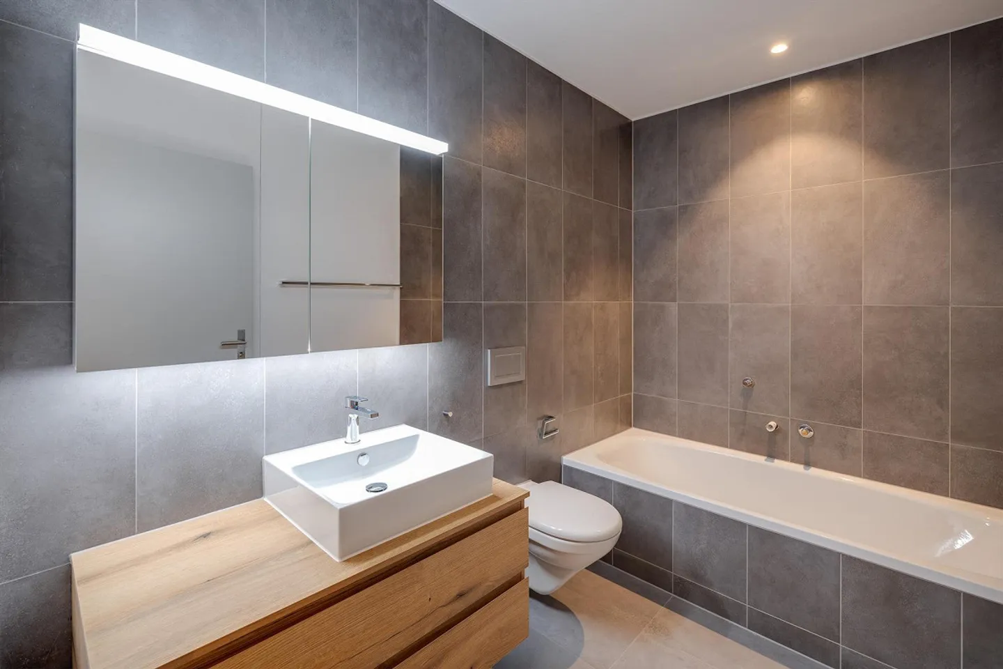 4.5 Room Apartment in Worben - Photo 4 of 8