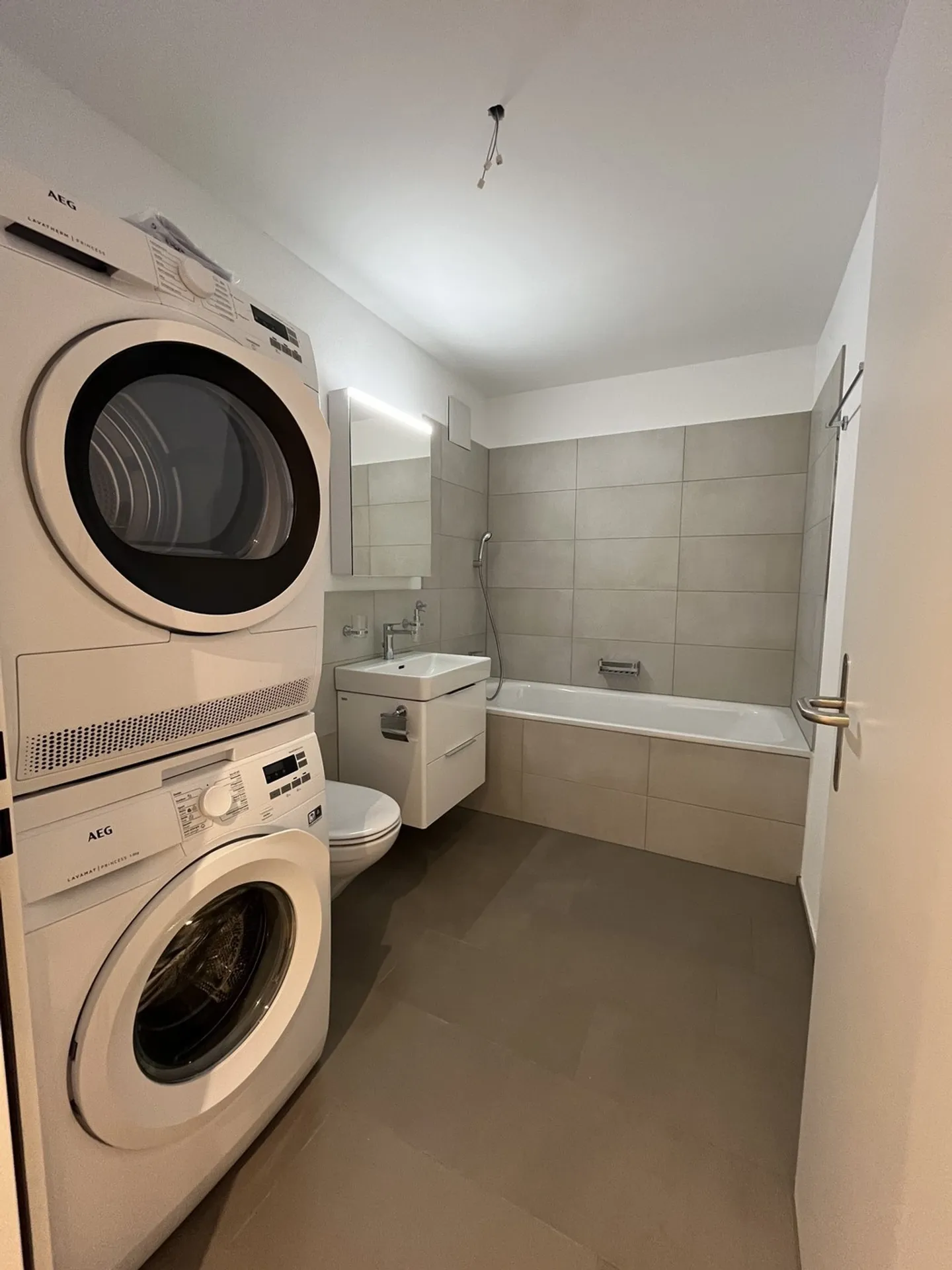 Spacious apartment in Greenside - modern living in a quiet location - Photo 5 of 15