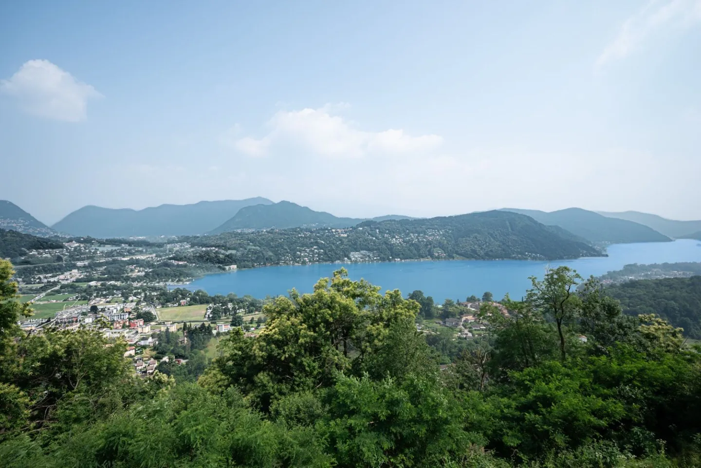 Vista lago con progetto di riattazione per due ville - Foto 1 di 3