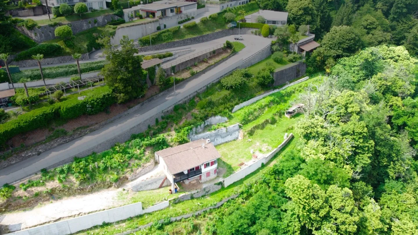 Vista lago con progetto di riattazione per due ville - Foto 3 di 3