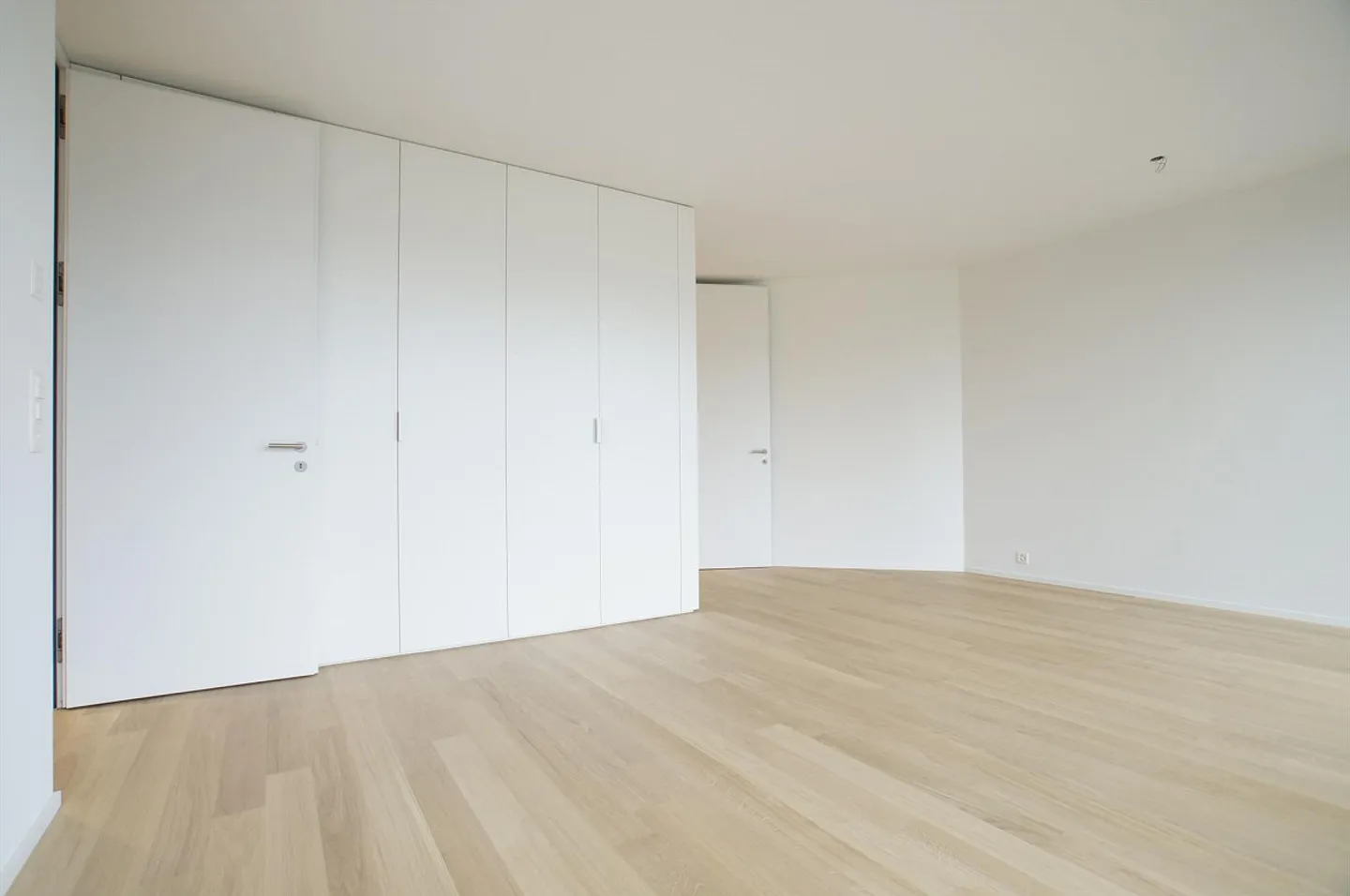 Modern 2.5-room apartment in the best location with private bathing area - Photo 6 of 10