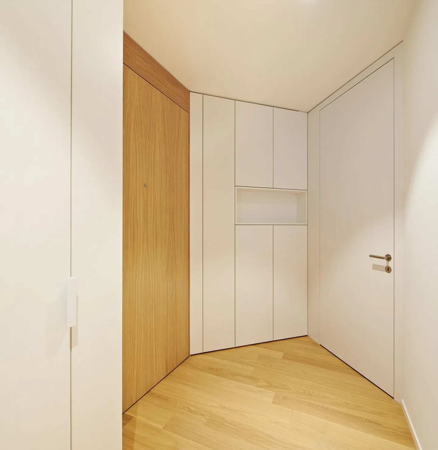 Modern 2.5-room apartment in the best location with private bathing area - Photo 9 of 10