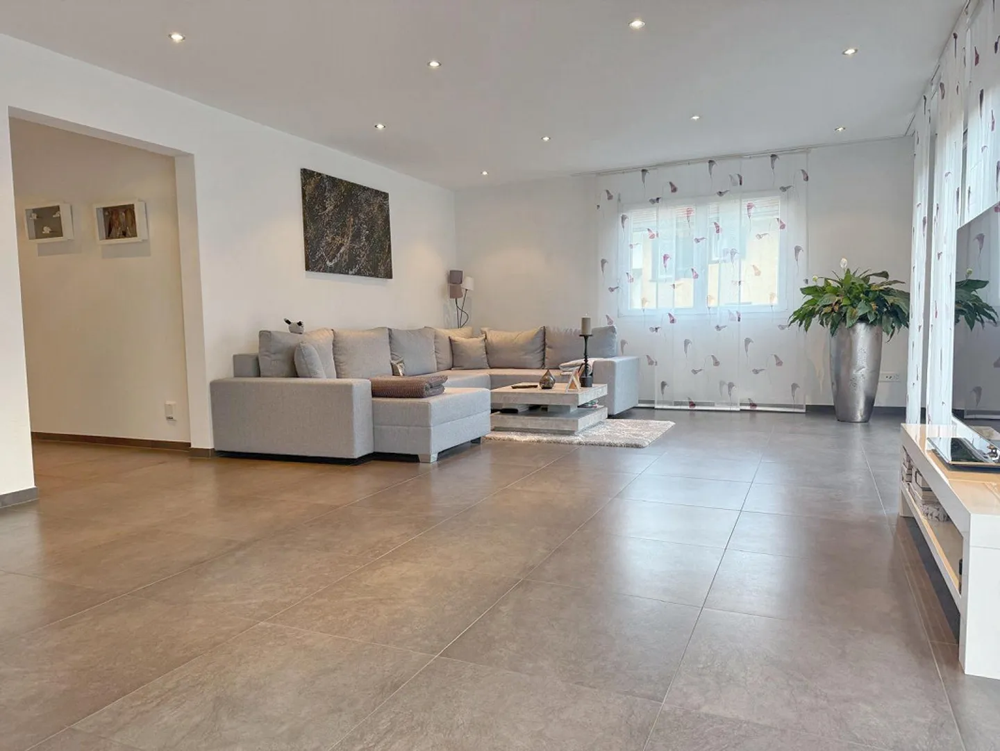 Freistehendes Einfamilienhaus mit grossem Garten - Foto 4 von 9