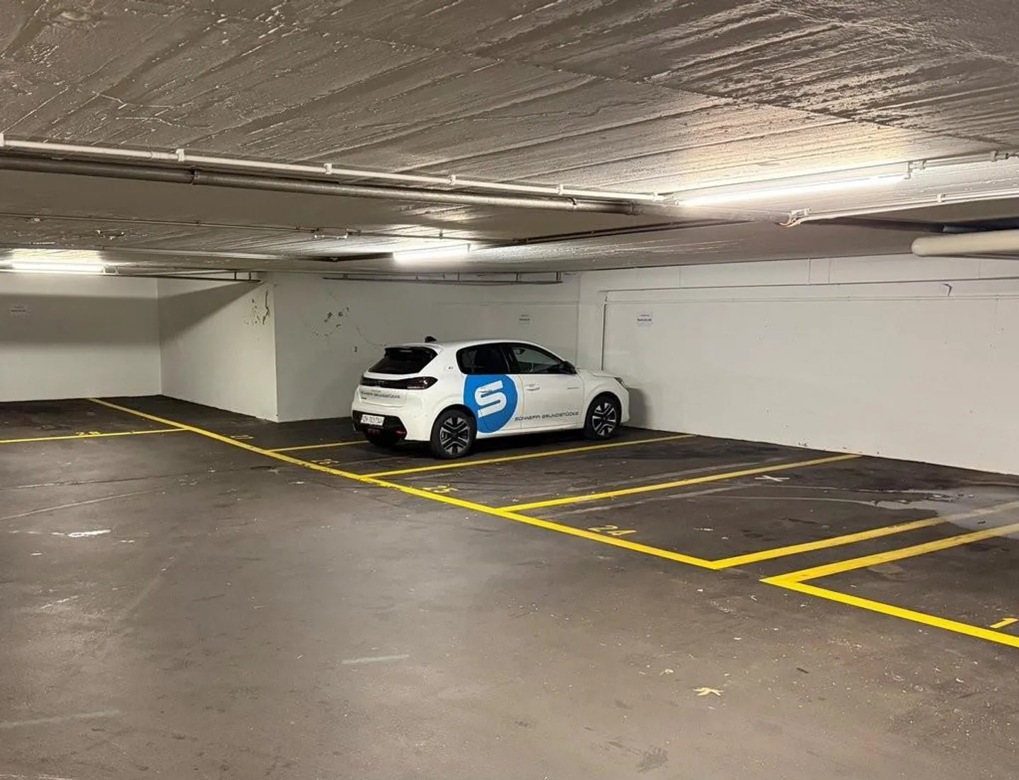 Rent parking spaces in Zurich - Photo 1 of 2