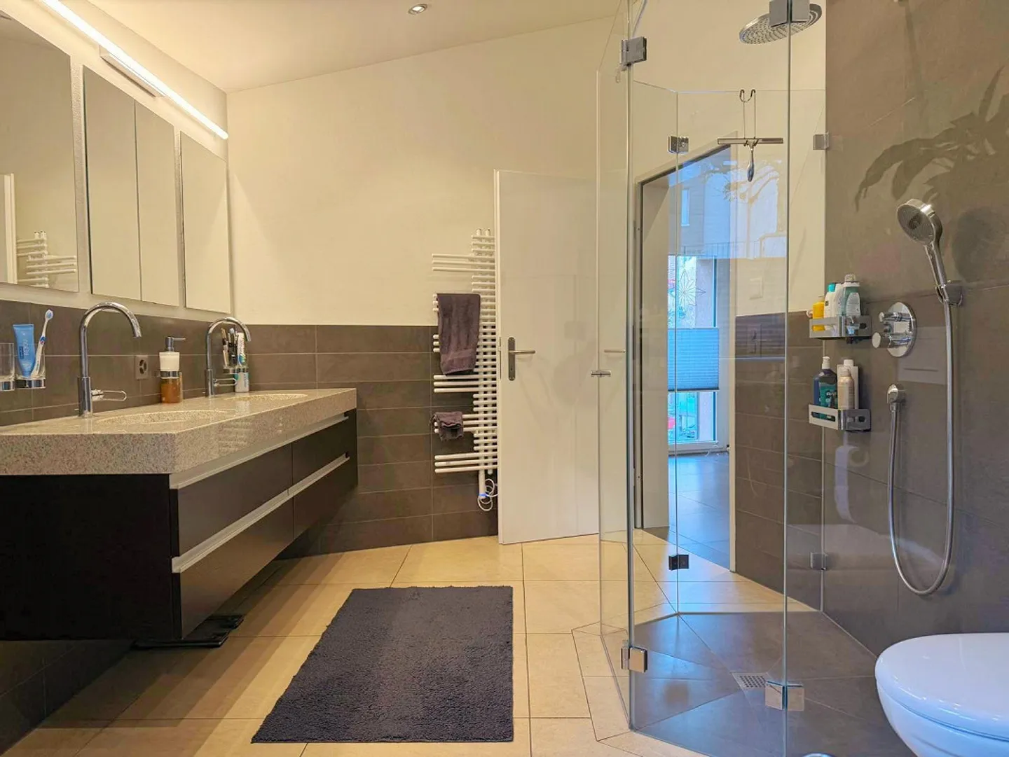 Freistehendes Einfamilienhaus mit grossem Garten - Foto 7 von 9