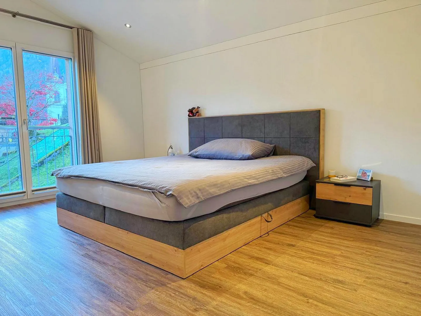 Freistehendes Einfamilienhaus mit grossem Garten - Foto 8 von 9