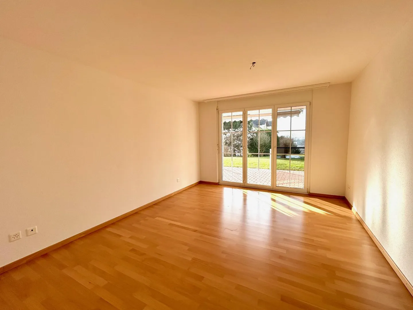 Appartement au rez-de-chaussée avec grand espace de sièges - Photo 7 sur 12