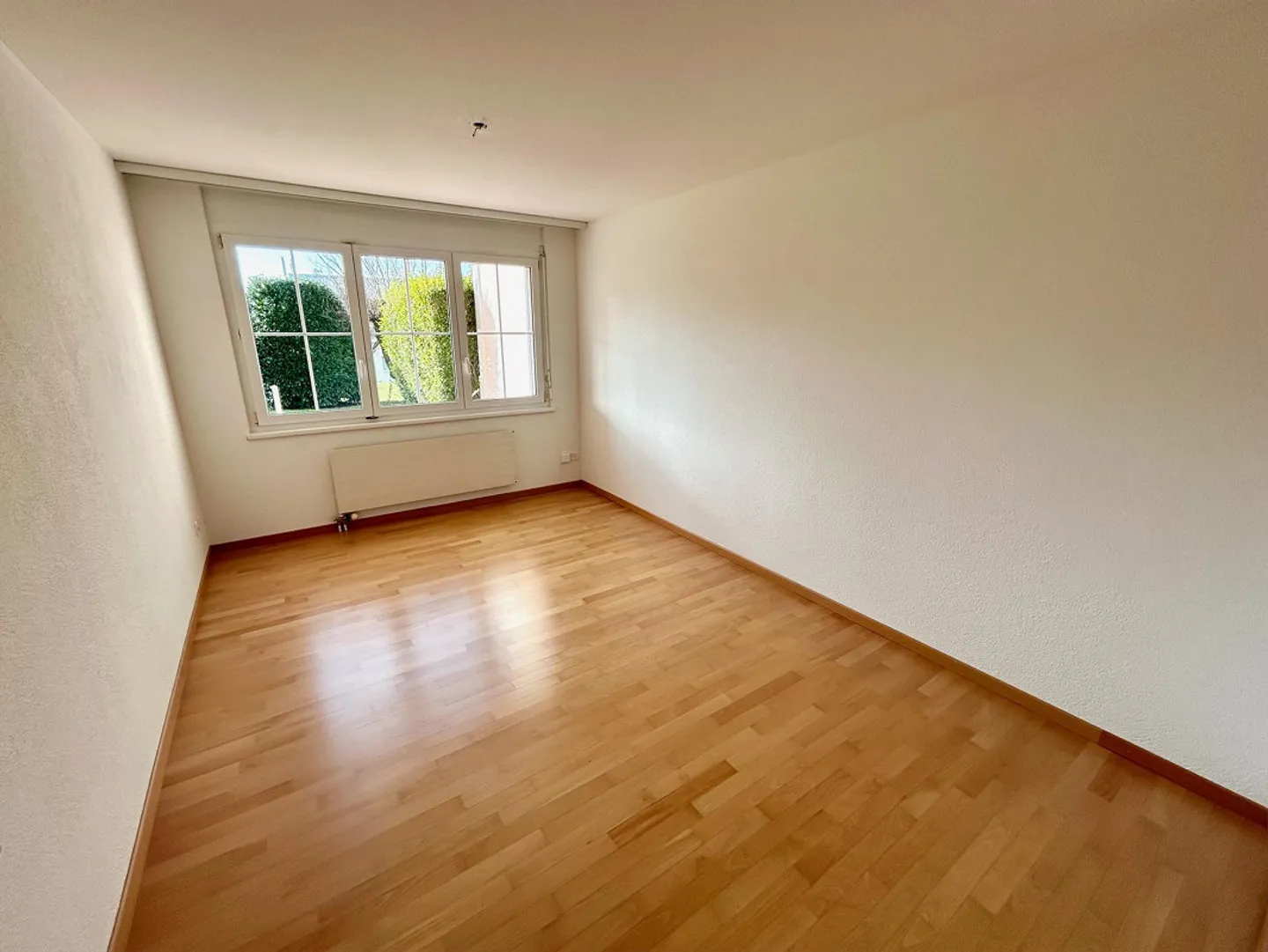 Appartement au rez-de-chaussée avec grand espace de sièges - Photo 8 sur 12