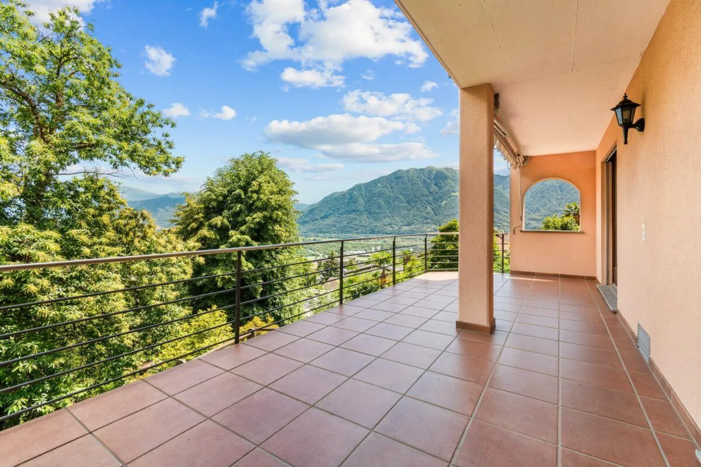 Charmantes Haus mit Seeblick - Foto 1 von 12