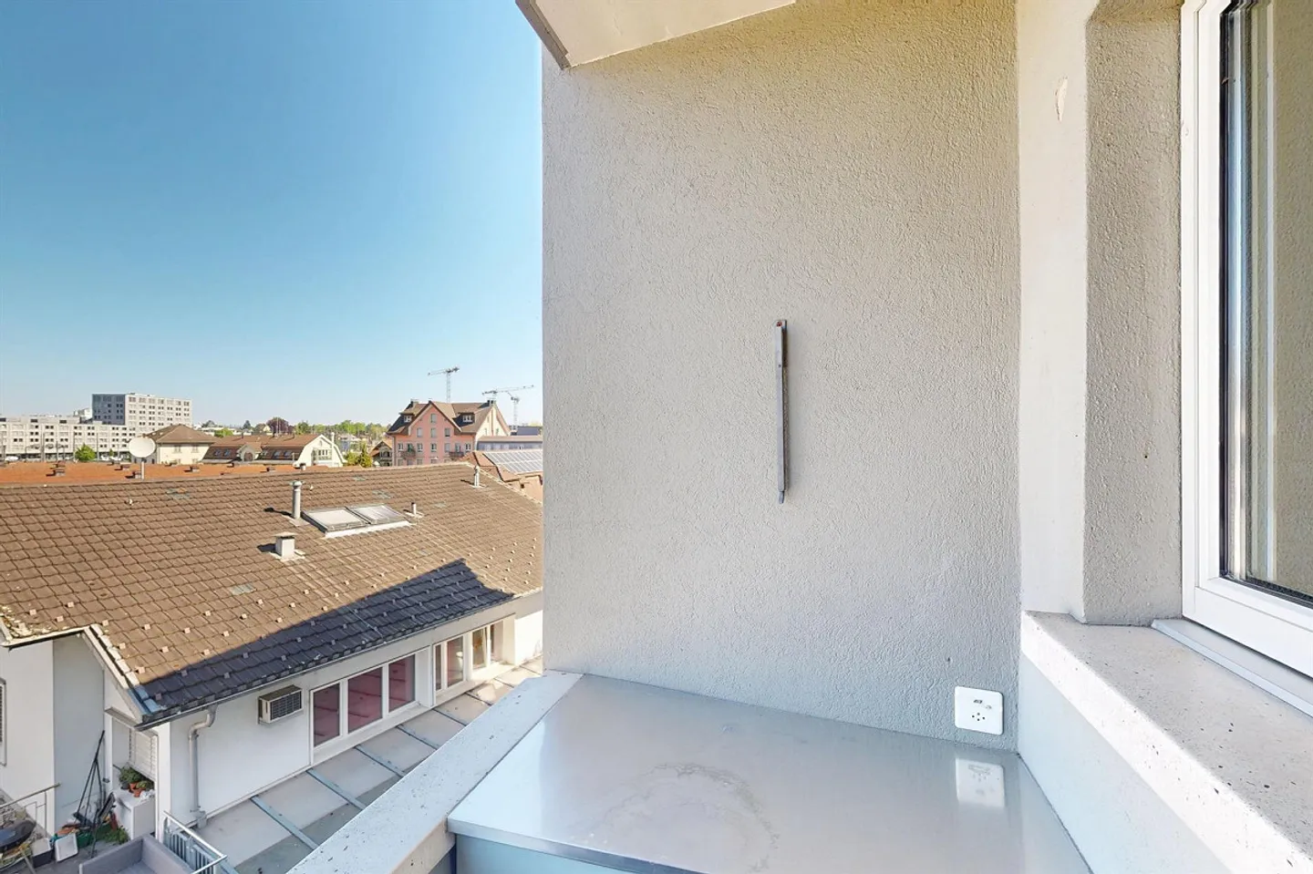 Urban, modern, close to greenery! - Photo 7 of 7