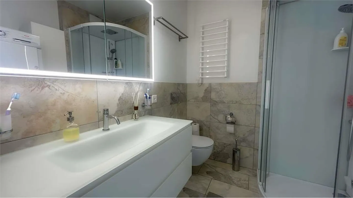 APPARTEMENT LUMINEUX DE 3,5 PIÈCES AVEC JARDIN - Photo 9 sur 12